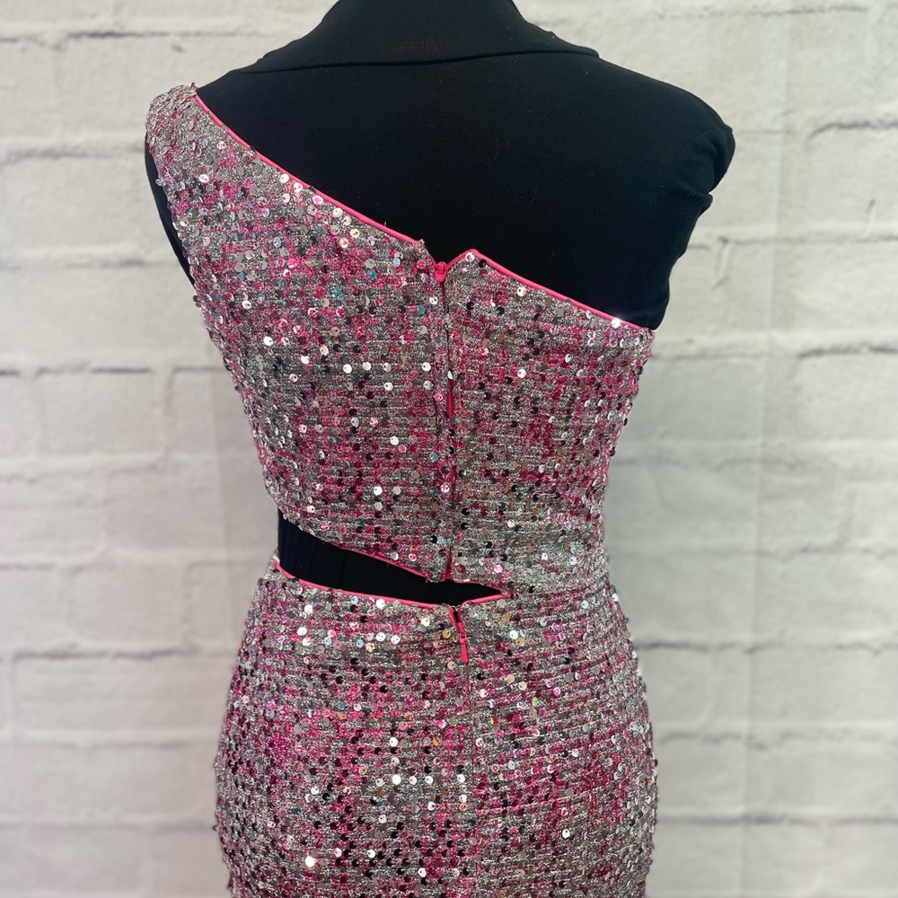 Pink Asymmetrical Embellished One-Shoulder Gown - Picture 5 of 5